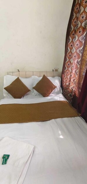 Kamar Deluks | Tempat tidur lipat/tambahan, Wi-Fi gratis, dan seprai linen