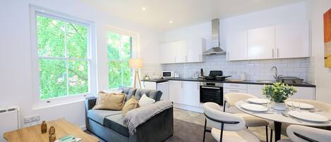 ثلاجة، ميكروويف، فرن، موقد طهي مسطح