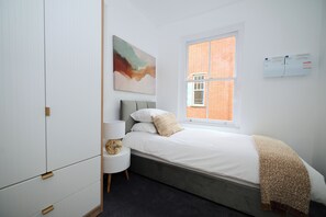 2 عدّة غرف نوم ومكواة/لوح كي وواي فاي مجانًا وملاءات أسرّة