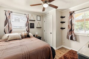 2 chambres, fer et planche à repasser, accès à Internet, literie fournie