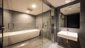 Universal Room, Non Smoking | Bathroom - Quintessa Hotel Osaka Umeda Comic&Books (Osaka)
