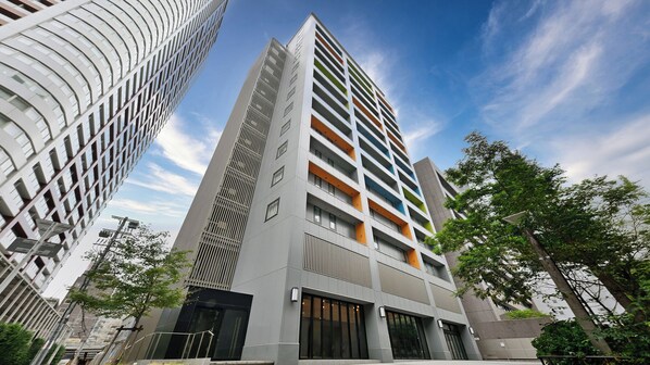 Exterior - Quintessa Hotel Osaka Umeda Comic&Books (Osaka)