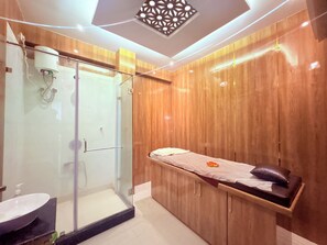 Bañera de hidromasaje al aire libre