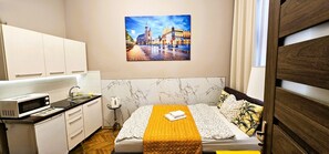 1 chambre, fer et planche à repasser, Wi-Fi gratuit, draps fournis
