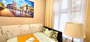 1 chambre, fer et planche à repasser, Wi-Fi gratuit, draps fournis