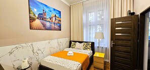 1 chambre, fer et planche à repasser, Wi-Fi gratuit, draps fournis