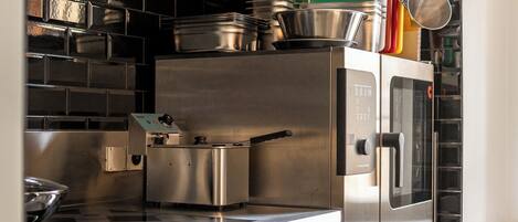 Luxury Villa, Mountain View | Private kitchen