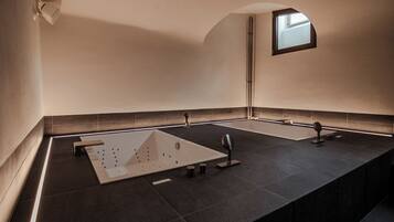 Ruang perawatan pasangan, sauna, hot tub, ruang uap, dan pijat