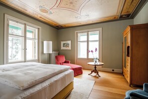 Villa de lujo, vistas a la montaña | Ropa de cama de alta calidad, edredones de plumas, decoración individual