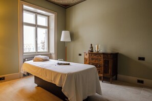 カップル用トリートメントルーム、サウナ、ホットタブ、スチームサウナ、マッサージ