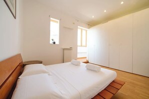 2 chambres, fer et planche à repasser