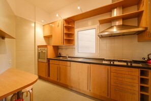 Kühlschrank, Herdplatte, Toaster