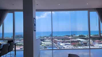 Apartment, 4 Bedrooms, Accessible, Balcony | Interior