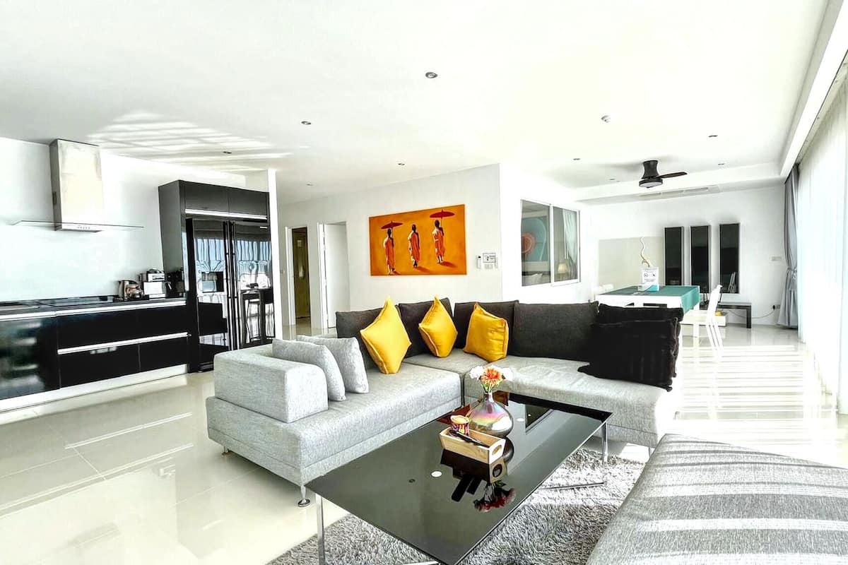 Apartment, 2 Bedrooms, Accessible, Balcony | Living room