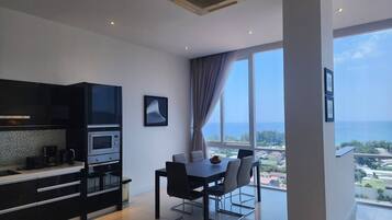 Apartment, 4 Bedrooms, Accessible, Balcony | Private kitchen