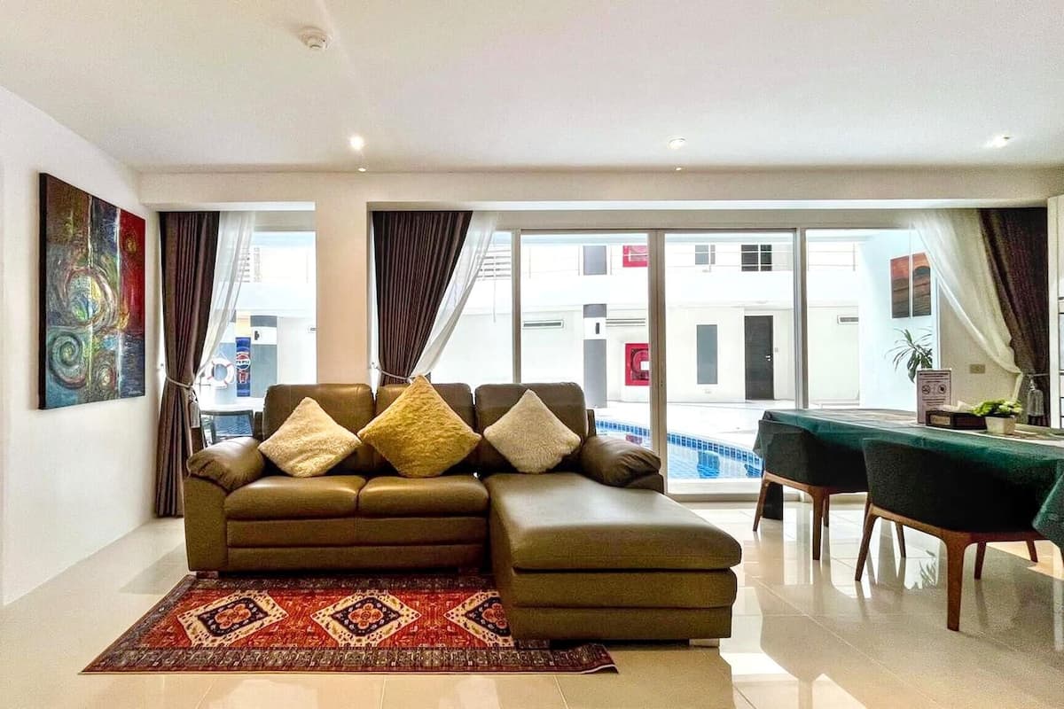 Apartment, 2 Bedrooms, Accessible, Balcony | Living room