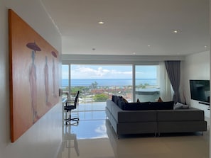 Apartamento, 2 habitaciones, accesible para personas con discapacidad, balcón | Zona de estar | Libros