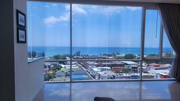 Apartment, 4 Bedrooms, Accessible, Balcony | Interior