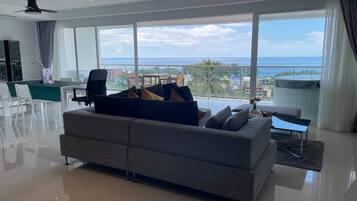 Apartment, 2 Bedrooms, Accessible, Balcony | Living area