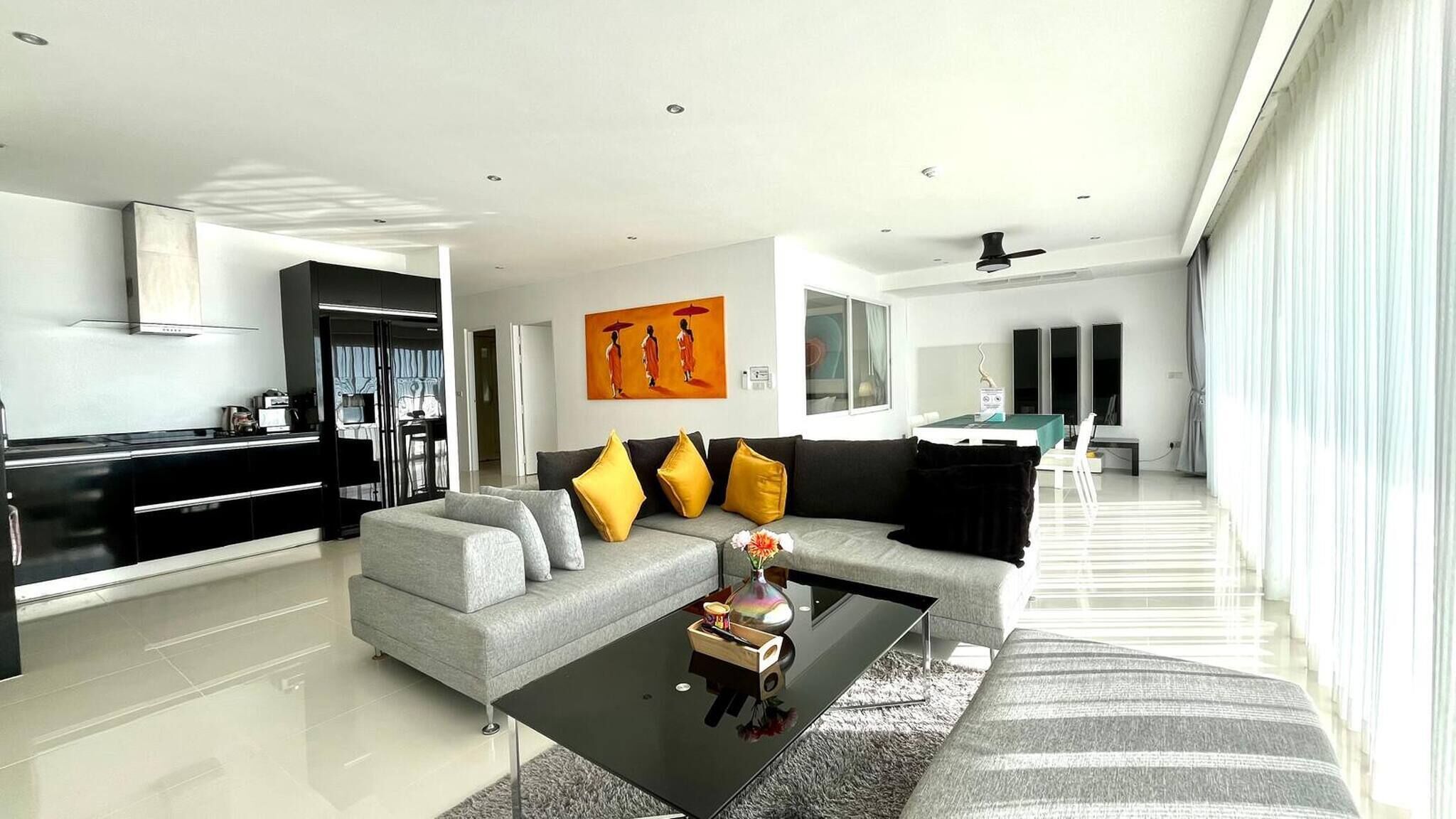 Apartment, 2 Schlafzimmer, barrierefrei, Balkon | Wohnzimmer | Bücher