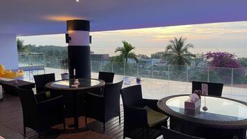 Apartment, 4 Bedrooms, Accessible, Balcony | Outdoor dining