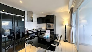 Apartment, 2 Bedrooms, Accessible, Balcony | Private kitchen