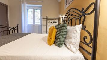 Camera doppia, vista cortile | Wi-Fi gratuito