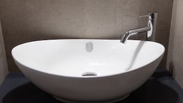 Doppelzimmer, Blick auf den Innenhof | Badezimmer