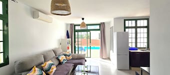 Casa Kerrie - Private and communal pools, sunny garden, air conditioning