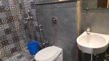 Shower, free toiletries, soap, shampoo