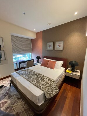 Laptopgeeigneter Arbeitsplatz, Bügeleisen/Bügelbrett