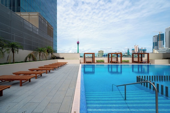 6 outdoor pools - Skyline Escapes by The Governor (Colombo)