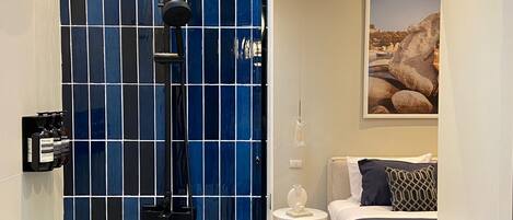 5 عدّة غرف نوم وخزنة داخل الغرفة ومكواة/لوح كي وواي فاي مجانًا