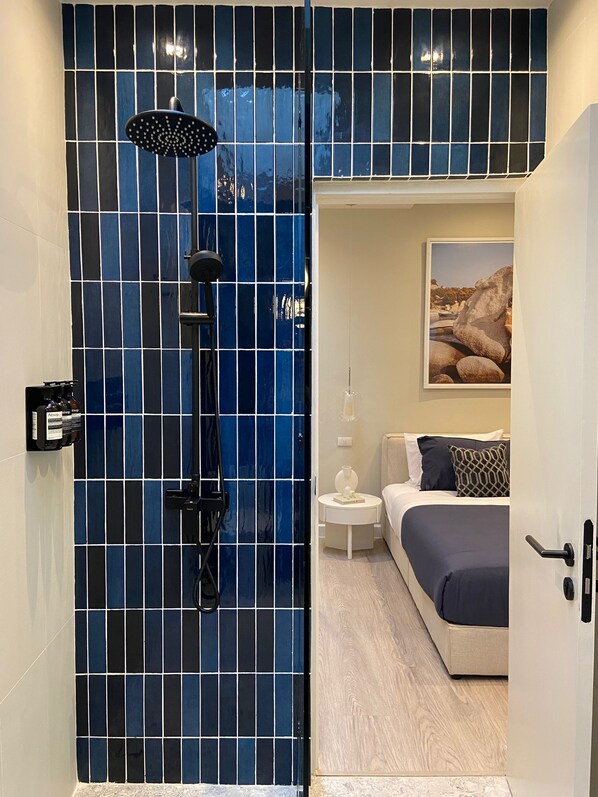 5 室のベッドルーム、セーフティボックス (室内)、アイロン / アイロン台、WiFi (無料)