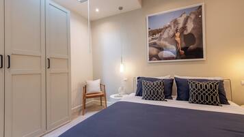 5 bedrooms, in-room safe, iron/ironing board, free WiFi