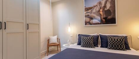 5 chambres, coffres-forts dans les chambres, fer et planche à repasser