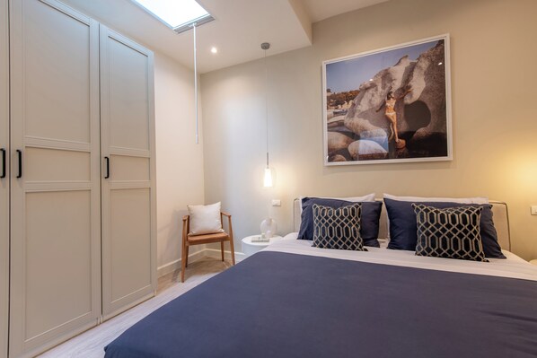 5 bedrooms, in-room safe, iron/ironing board, free WiFi