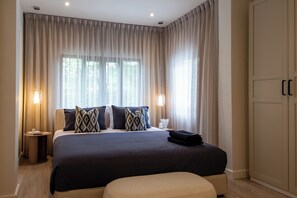 5 bedrooms, in-room safe, iron/ironing board, free WiFi