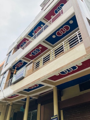 Exterior - Hotel Krishna Inn (Karchana)