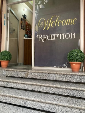 Interior entrance - Hotel Krishna Inn (Karchana)