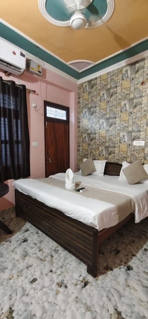 Deluxe Room | Free WiFi