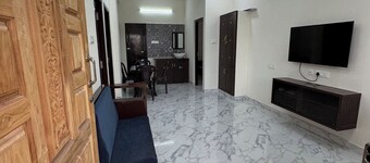 Full House 3BHK - WiFi & AC - Perungudi OMR WTC Apollo Hospital & DLF Downtown