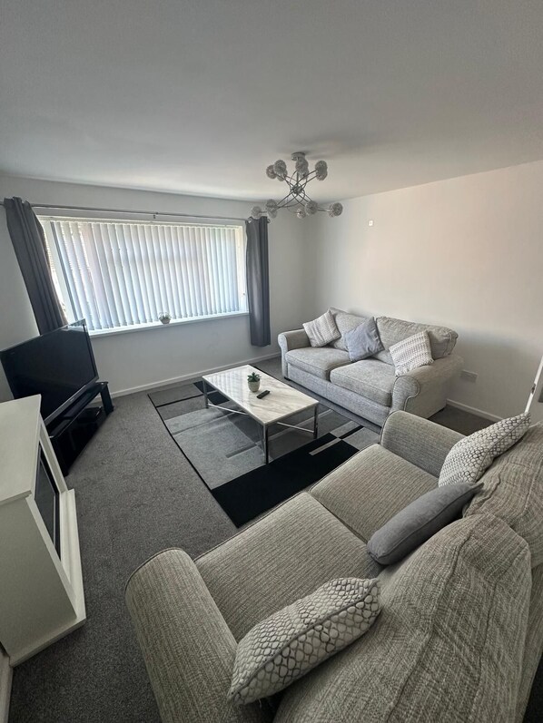 Living area - The Coral Suite - 2 Bedroom Apartment with 5G Wi-Fi in Lakeside, Cardiff (Cardiff)