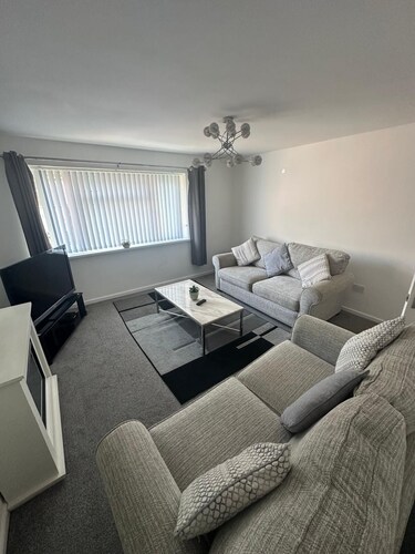 The Coral Suite - 2 Bedroom Apartment with 5G Wi-Fi in Lakeside, Cardiff