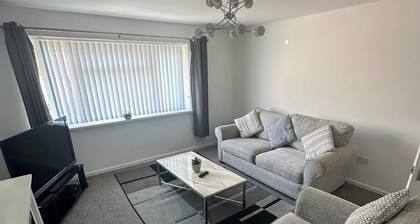 The Coral Suite - 2 Bedroom Apartment with 5G Wi-Fi in Lakeside, Cardiff