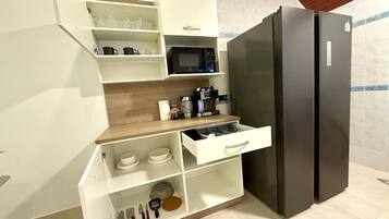 Apartment, 2 Bedrooms, Accessible, Patio | Private kitchen