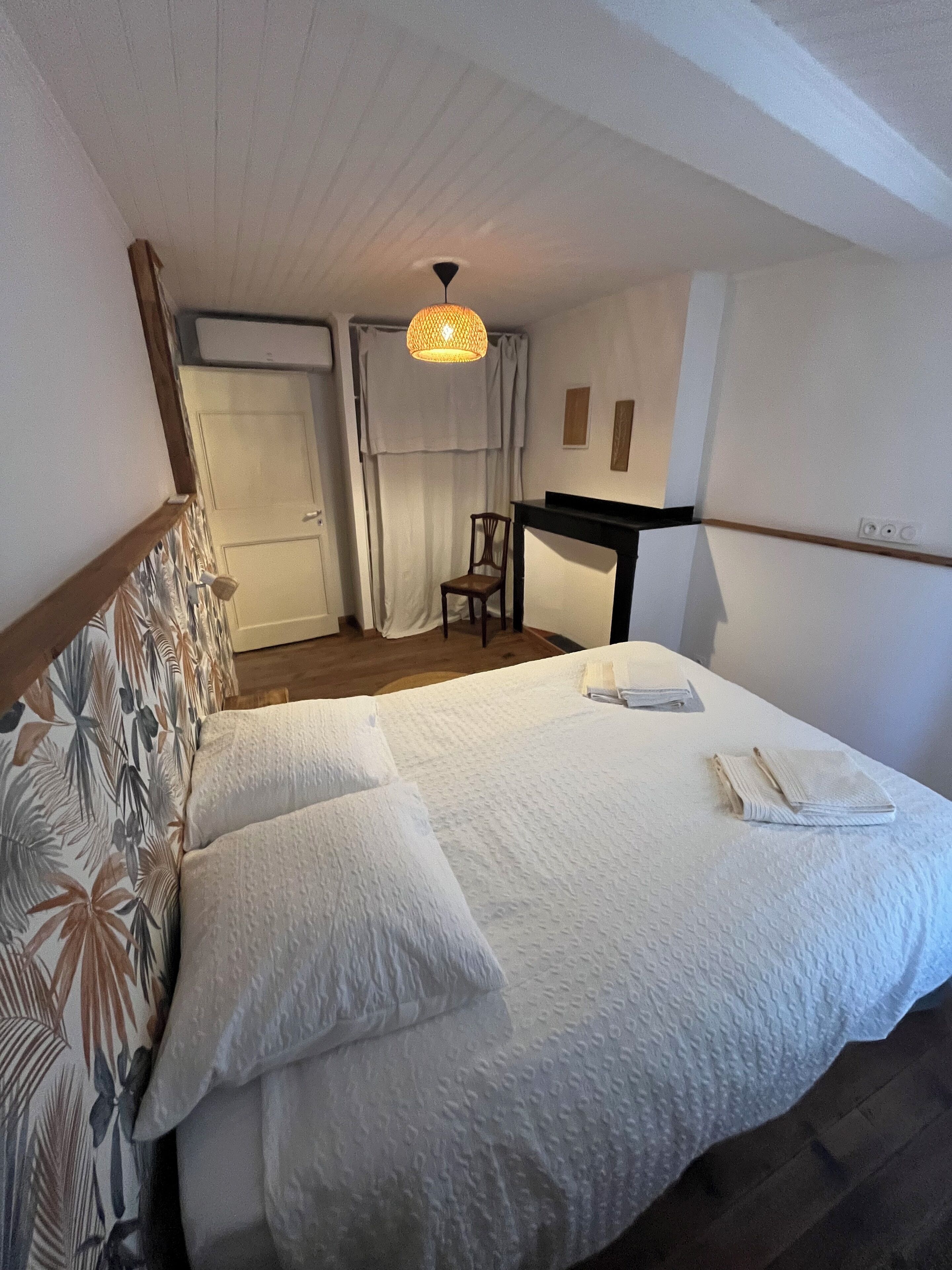 2 chambres, fer et planche à repasser, Wi-Fi, draps fournis