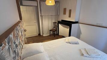 2 chambres, fer et planche à repasser, Wi-Fi, draps fournis