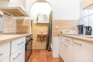 Refrigerador, microondas, horno, placa de cocina