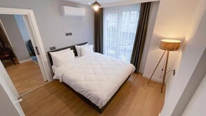 Duplex supérieur, 2 chambres, terrasse | Bureau, espace de travail pour ordinateurs portables